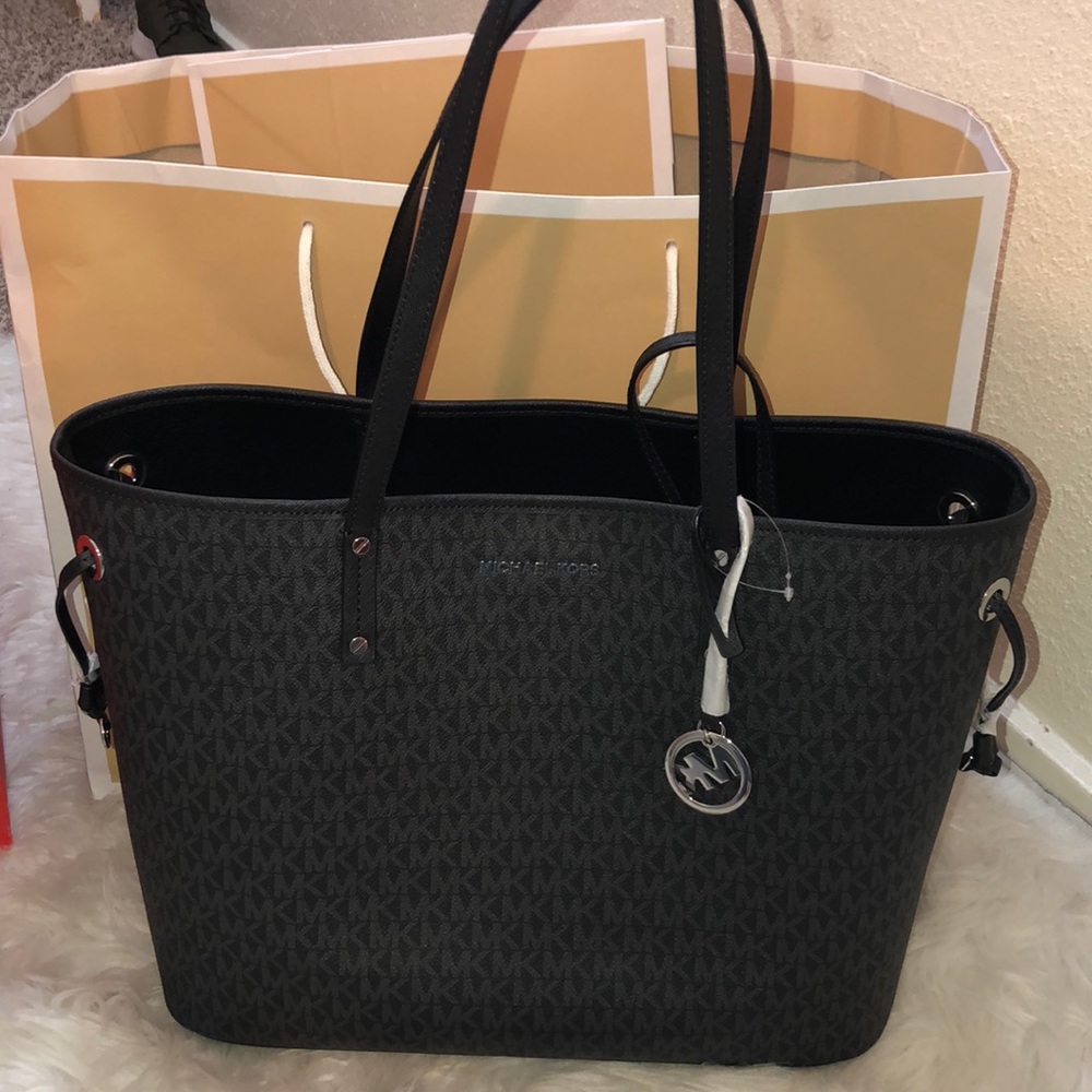 Michael Kors jet set travel bag